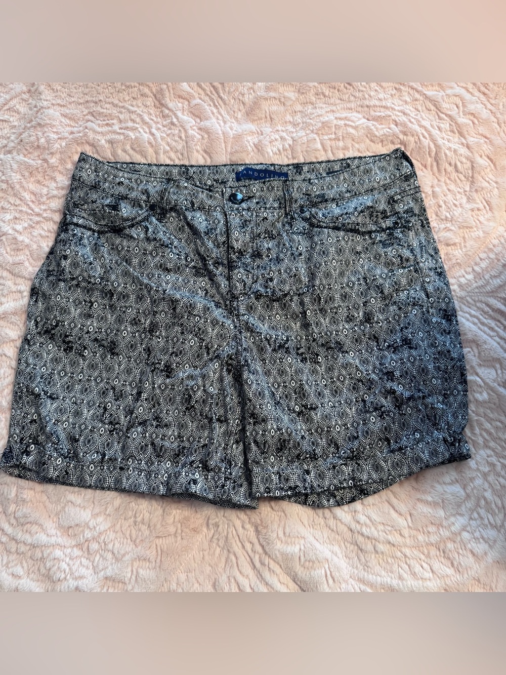 Bandolino Black and White Printed Shorts